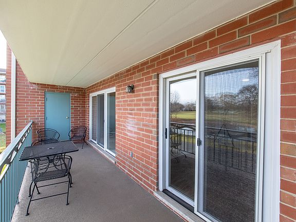 5th image of 720 Creekside Dr Unit 206