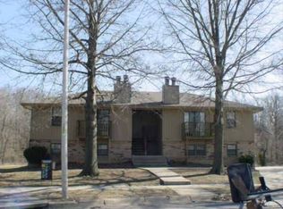 715 NE Barnes Dr, Lees Summit, MO 64086