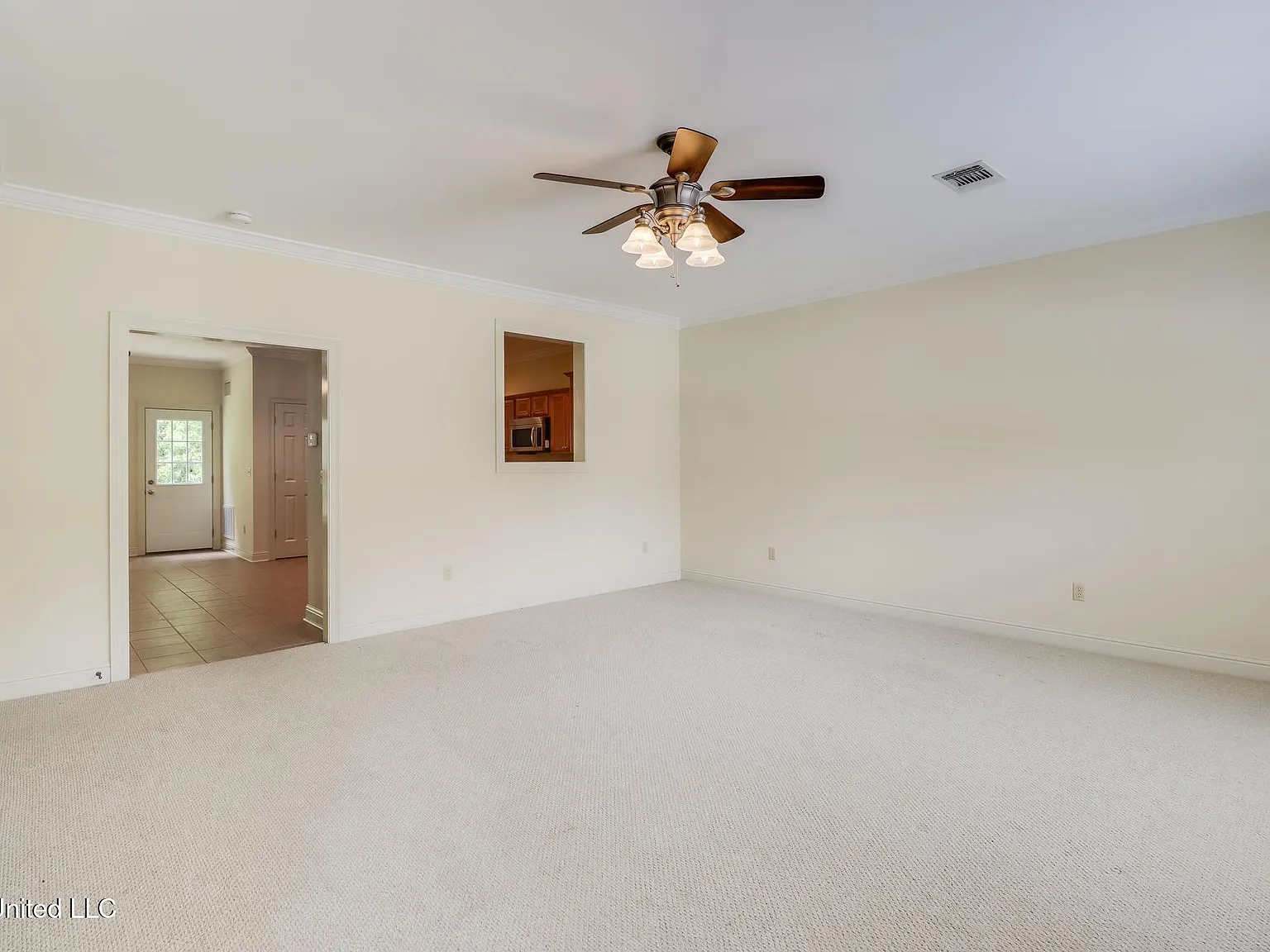 3 bed, 2.5 bath, 1541 sqft, $1,575 — Photo 3