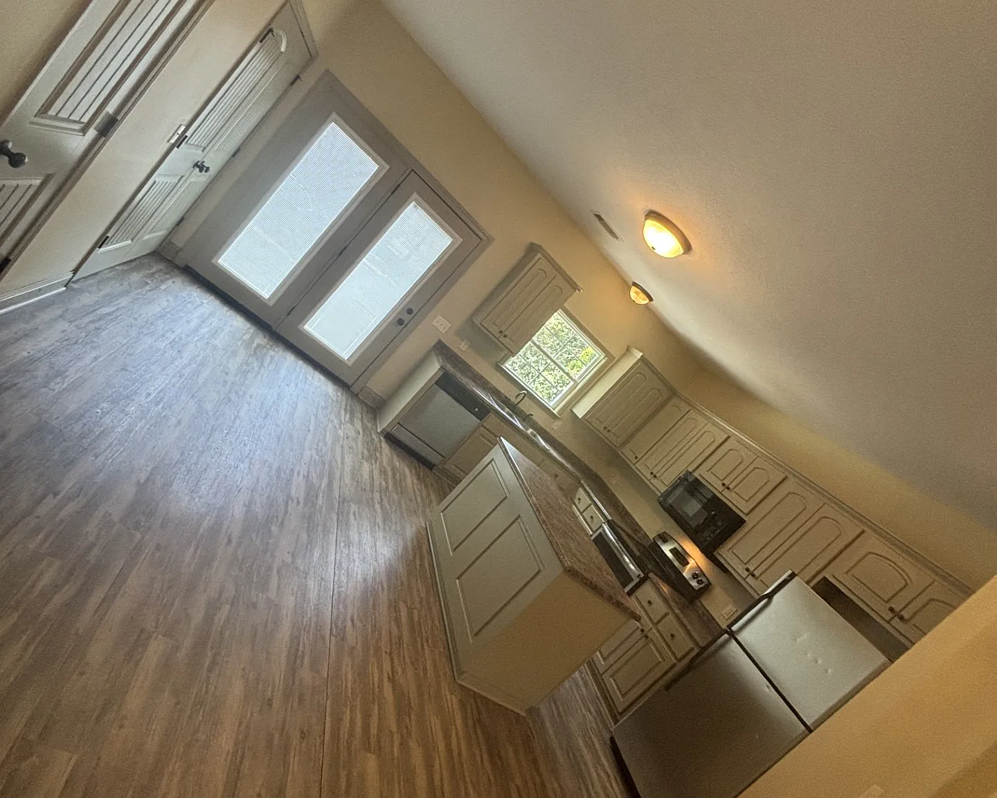 5 bed, 5.5 bath, 2237 sqft, $2,500 — Photo 3