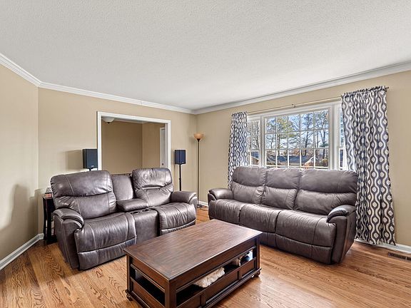 3rd image of 1707 Clayton Dr