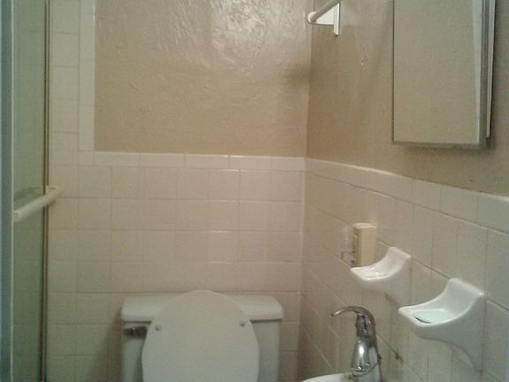 4th image of 234 NE Sanchez Ave