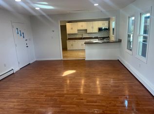 28 Park Ave #1R, Lawrence, NY 11559