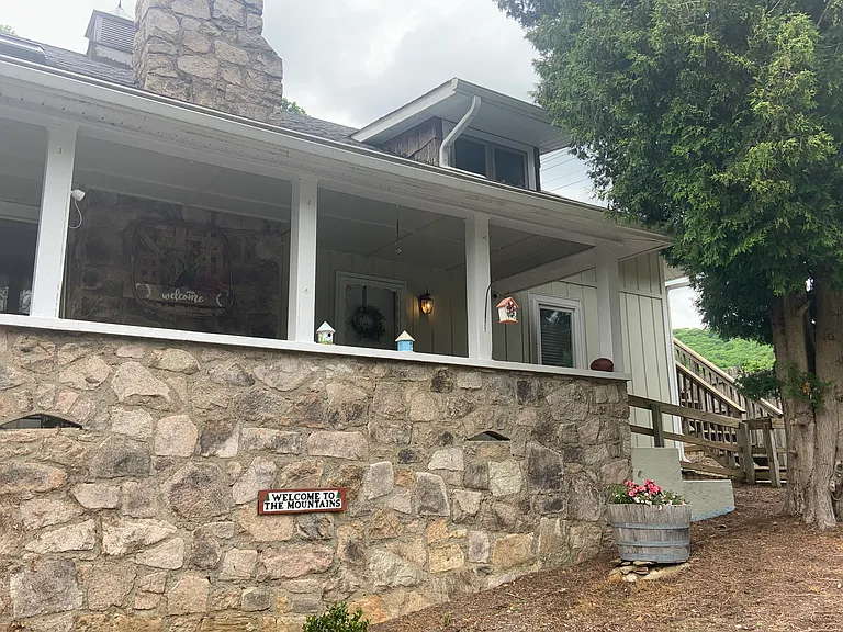 Beech Mountain Pkwy — Photo 2