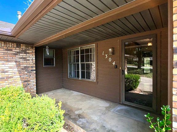 4th image of 1304 S Lang Ave