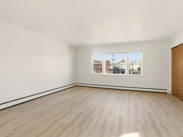 576 Avenue East image 6 of 17