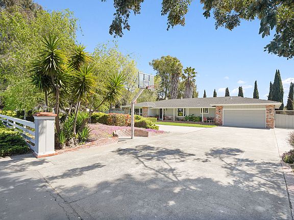 4th image of 10881 Garza Ln