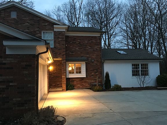 3rd image of 9444 Stover Ln