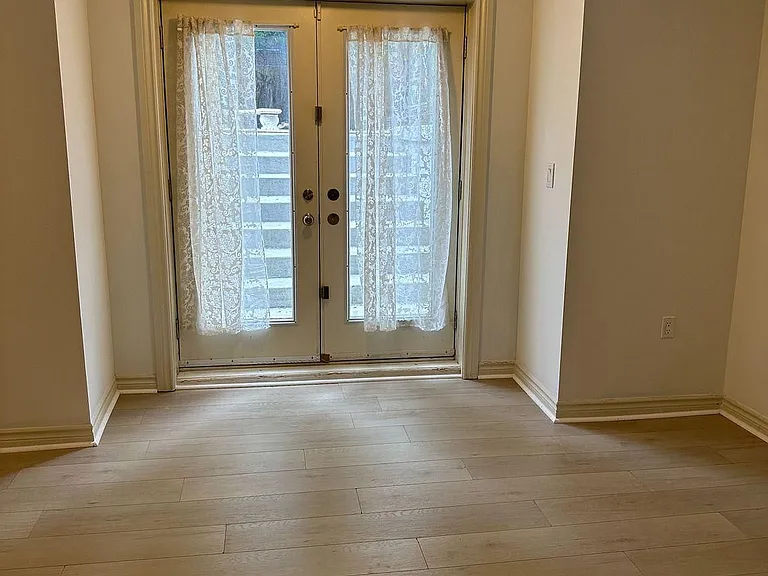 76 Horsham Ave — Photo 35
