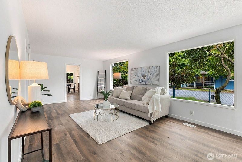 3rd image of 501 Smithers Avenue S