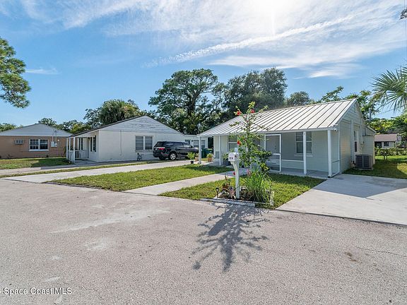 3rd image of 1212 Azalea Ct W