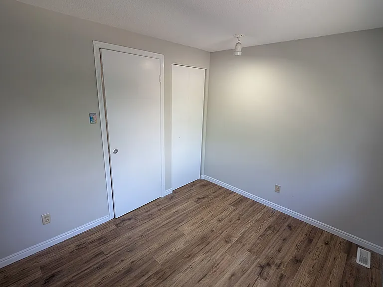 61 Ashley Cres — Photo 25