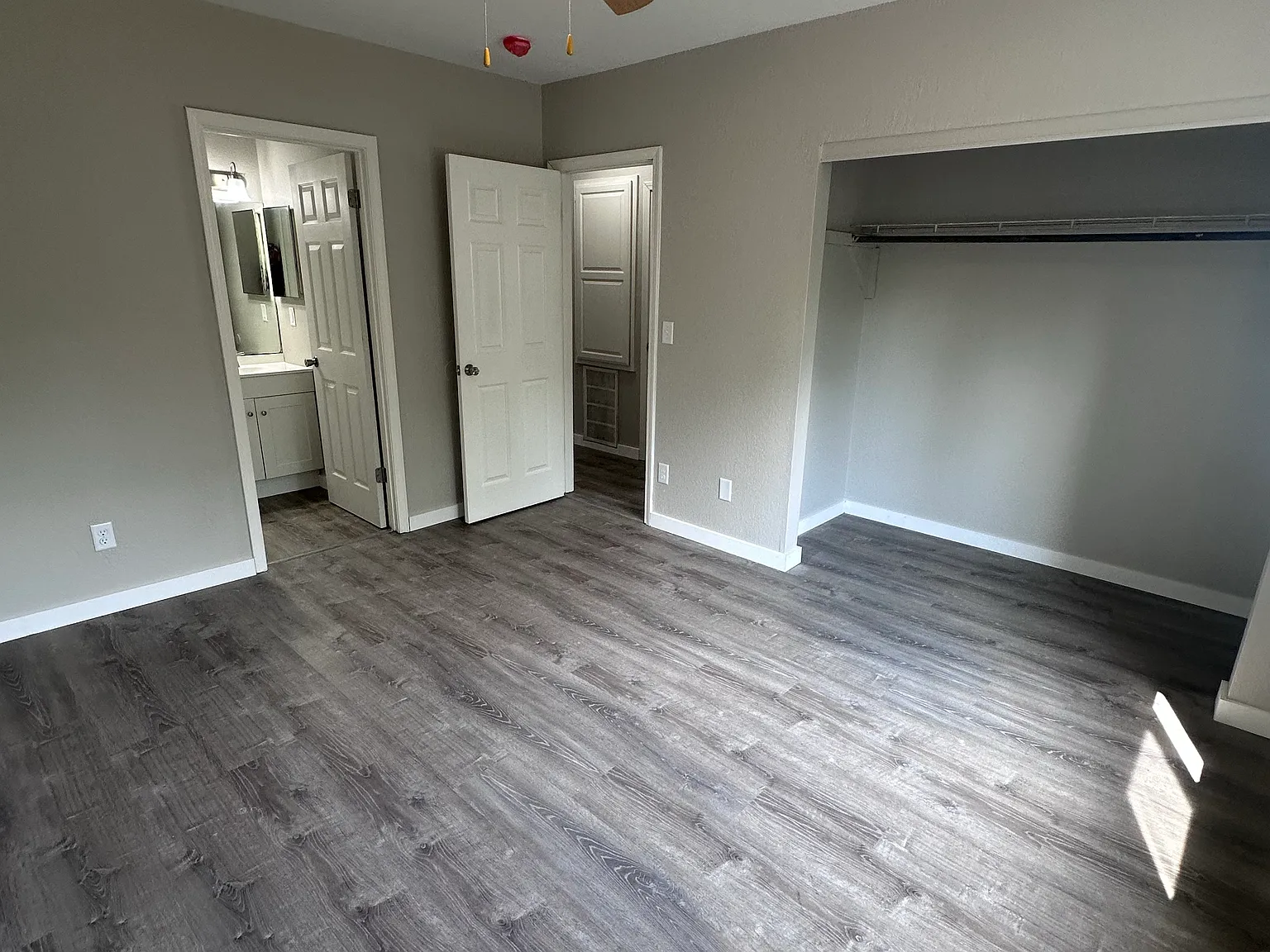 3 bed, 1100 sqft, $1,295 — Photo 4
