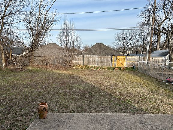 4th image of 915 N Hodge St