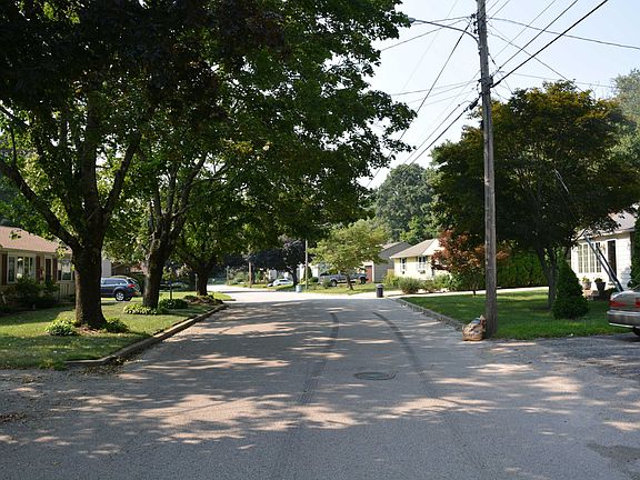 4th image of 18 Brookdale Dr