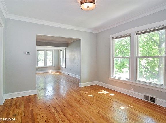 2nd image of 5401 W Warwick Ave