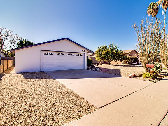 3rd image of 2521 E Louise Dr