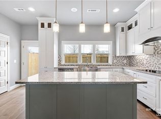 404 NW Retreat Ln, Bentonville, AR 72712