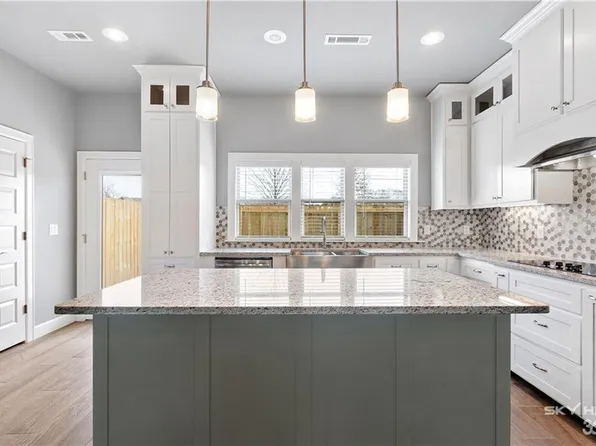 404 NW Retreat Ln, Bentonville, AR 72712