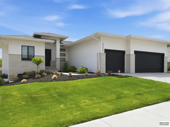 3322 S 212th St, Elkhorn, NE 68022
