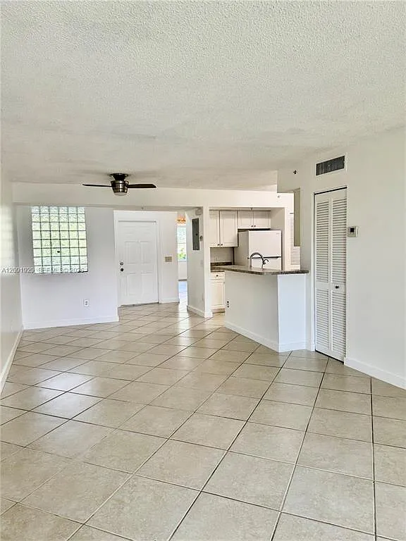 2 bed, 1000 sqft, $2,150 — Photo 3