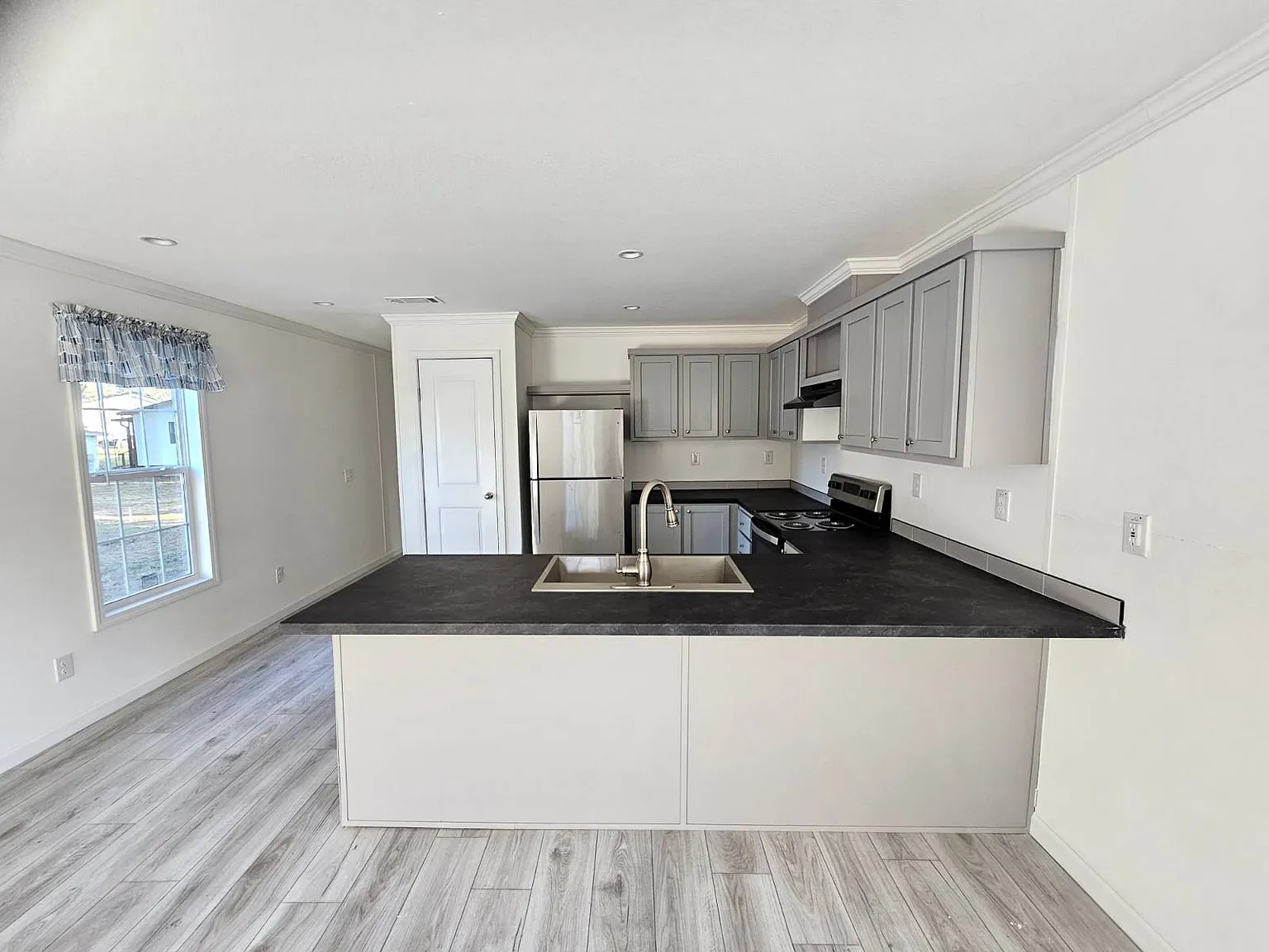 2 bed, 2.0 bath, 960 sqft, $1,299 — Photo 2