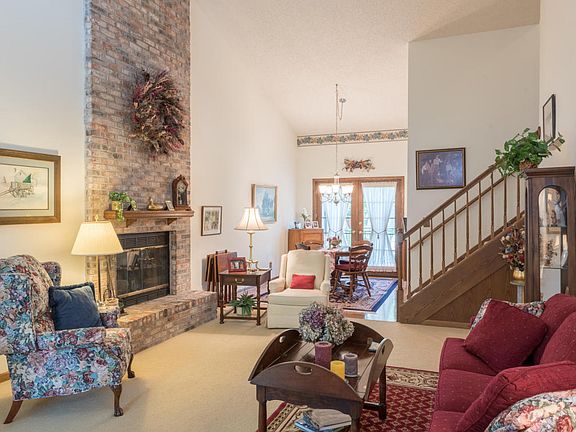 3rd image of 308 E James Dr