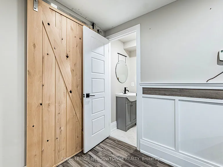 520 Pineview Gdns — Photo 23