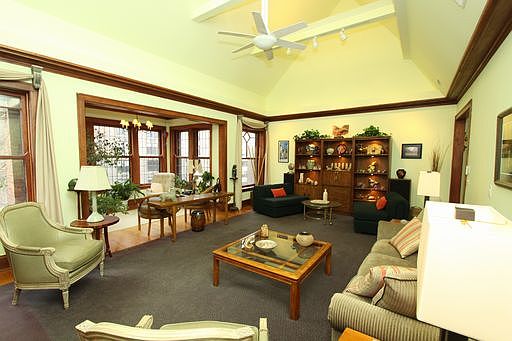 5th image of 929 W Argyle St #3W