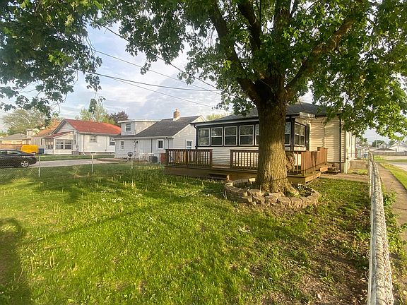5th image of 432 E 161st Pl