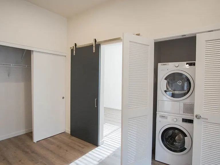 6015 S Virginia Ave #301 — Photo 5