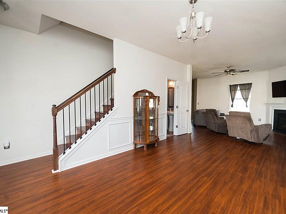 4th image of 225 Elmhaven Dr