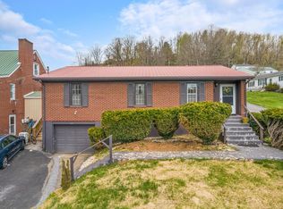 687 Riverside Dr, North Tazewell, VA