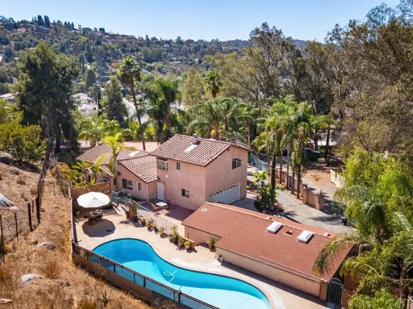 1153 Merritt Dr, El Cajon, CA 92020