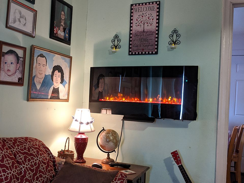 Living room- Elec fireplace 