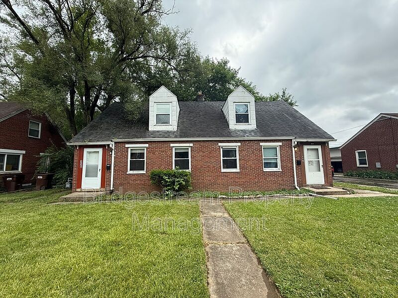 1st image of 350 Wallace Dr