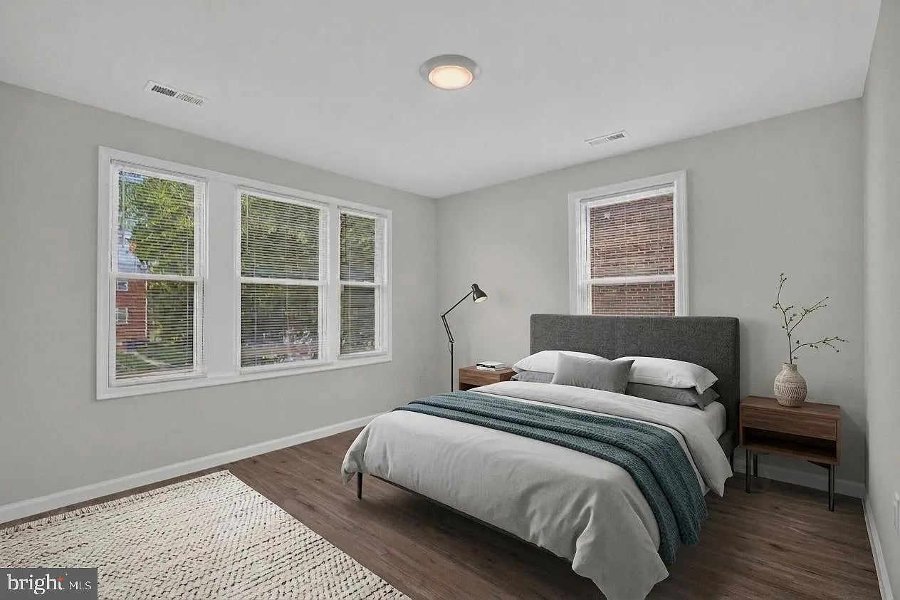 5 bed, 1500 sqft, $6,300 — Photo 3