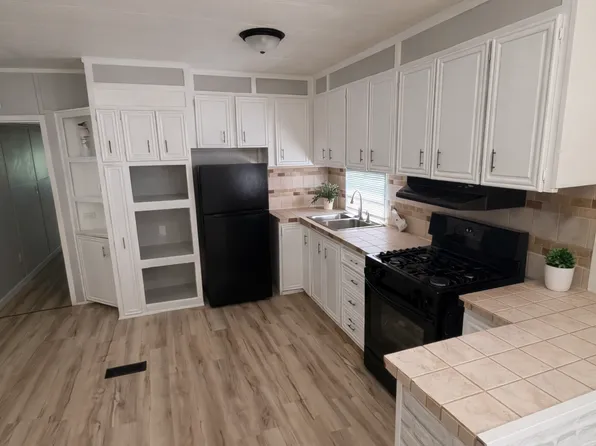 43 Deerwood Park, Centralia, IL 62801