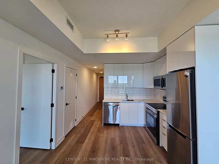 33 Erie Ave #702 — Photo 9