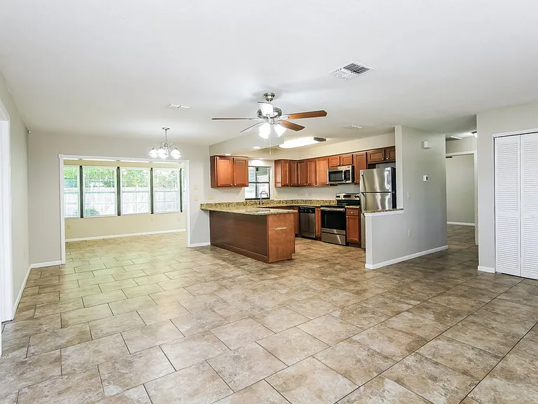 5286 Enfield Ave — Photo 5
