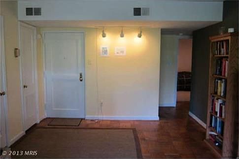 4th image of 1300 N Meade St #En102