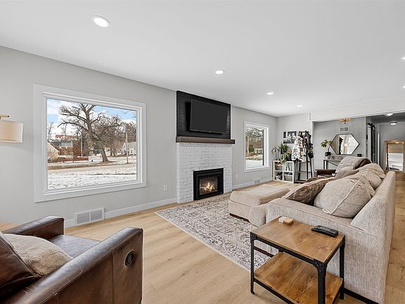 5th image of 2451 Grande Ave SE
