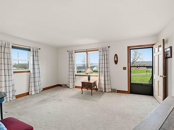 3rd image of 131 Ruritan Rd