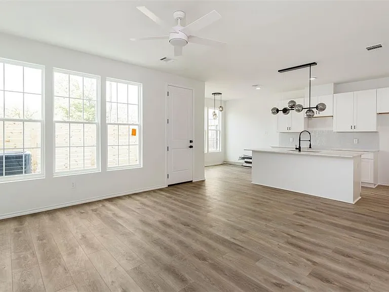 1267 Oakmont Bend Dr — Photo 6