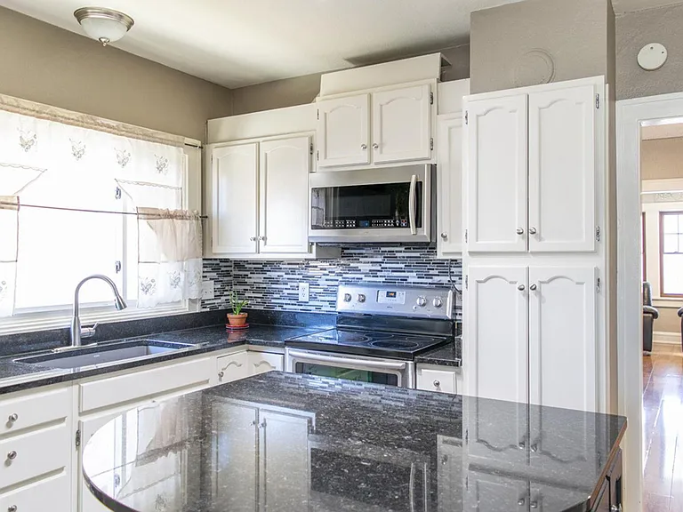 3220 W Madison St — Photo 5