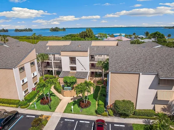 6165 S Mirror Lake Dr APT 106, Sebastian, FL 32958