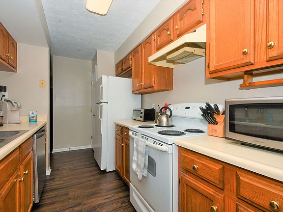 3rd image of 1002 Jessicas Ct APT E