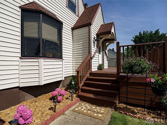 5th image of 1505 Flesher Ave