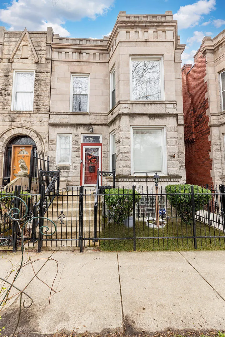 3 bed, 1139 sqft, $1,600 — Photo 1