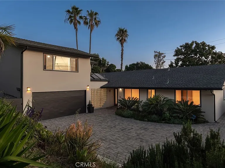 28068 Santona Dr — Photo 1